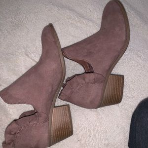 Women’s causal small booties
